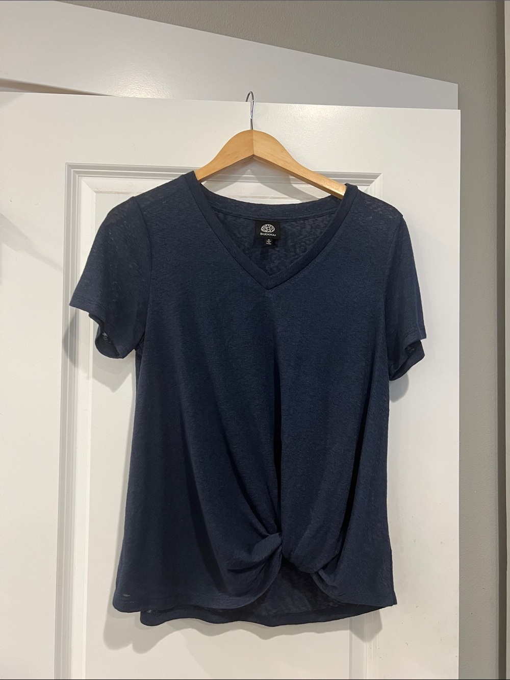 bobeau Navy V-Neck Short Sleeve Twist Front Tee